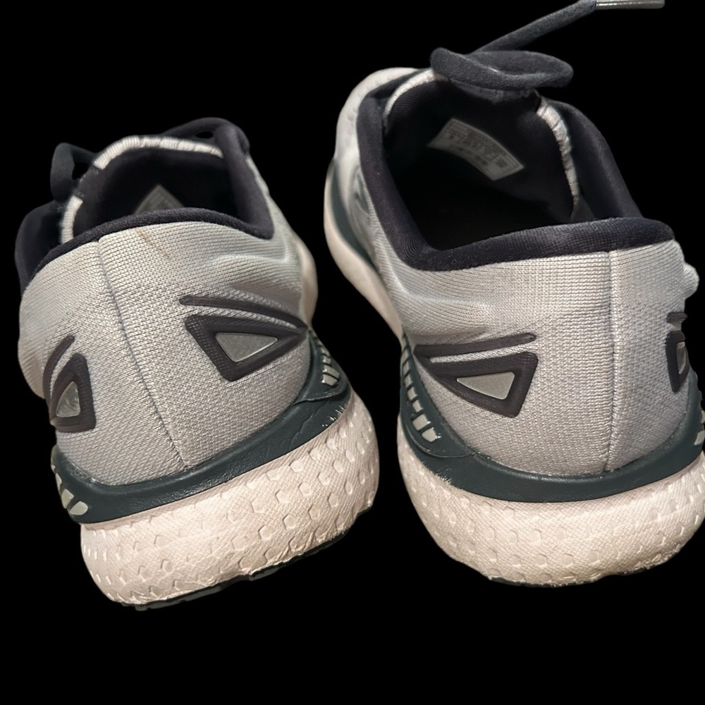 Brooks Sneakers women’s size9 GUC - Picture 4 of 8